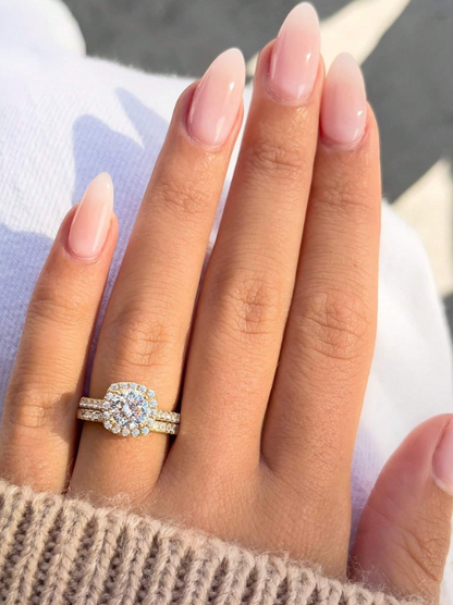 Marina – Anillo Clásico Dorado con Zirconia Cúbica