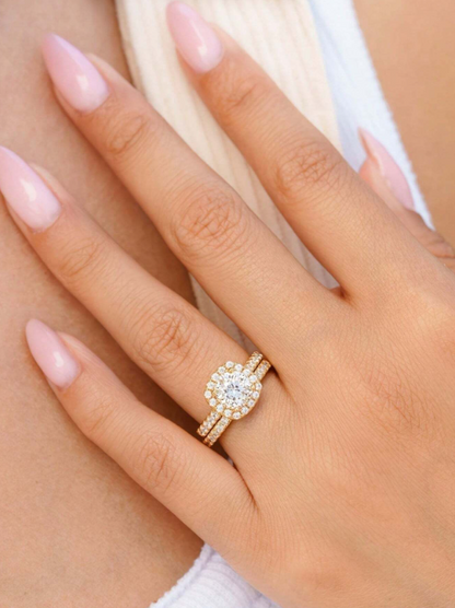 Marina – Anillo Clásico Dorado con Zirconia Cúbica