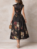 Esmeralda | Elegante Vestido Midi Plisado de Satén Negro con Estampado Floral y Cuello con Abertura