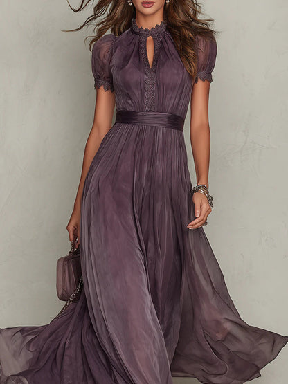 Vestido Largo de Gasa Morado con Escote en Forma de Ojo de Cerradura y Elegante Ribete de Encaje