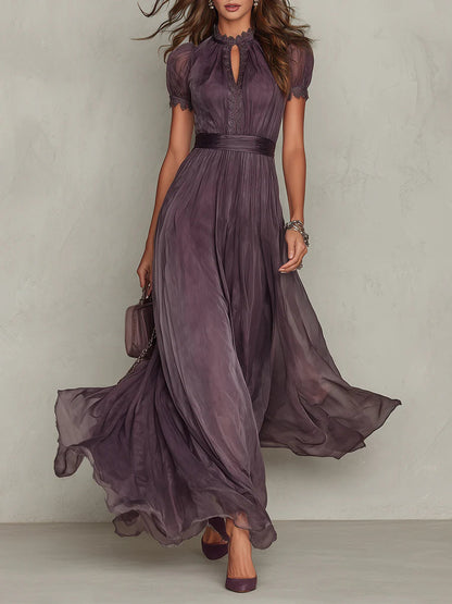 Vestido Largo de Gasa Morado con Escote en Forma de Ojo de Cerradura y Elegante Ribete de Encaje