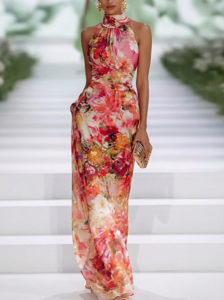 Elegante Vestido Largo Sin Mangas con Cuello Halter y Estampado Floral en Gasa Roja