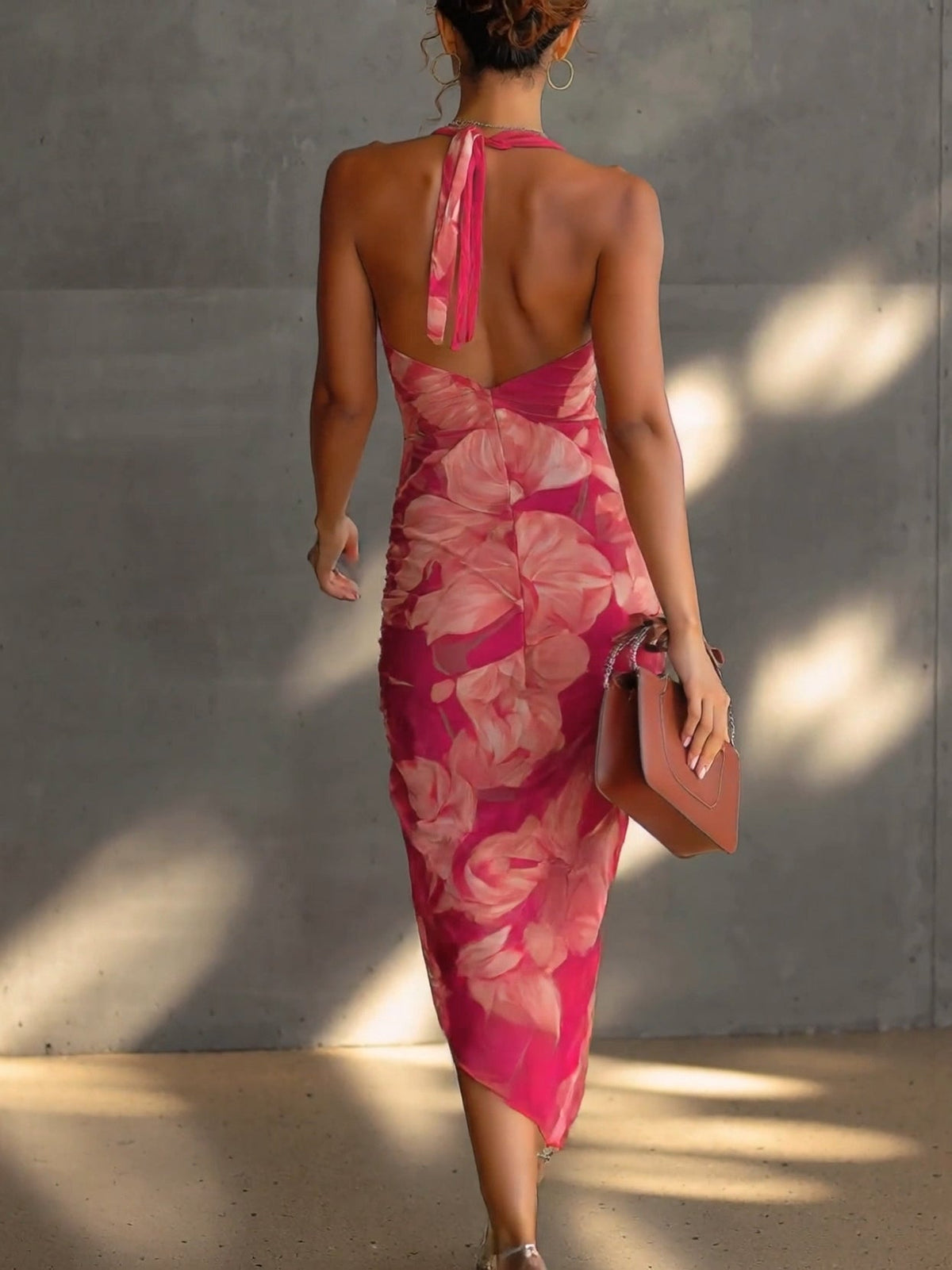 Vestido Ajustado Sin Mangas con Fruncido y Abertura Lateral, Estampado Floral Fucsia