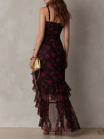 Ilara | Elegante Vestido Negro y Rojo con Estampado Floral y Volantes en el Bajo