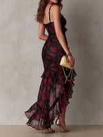 Ilara | Elegante Vestido Negro y Rojo con Estampado Floral y Volantes en el Bajo