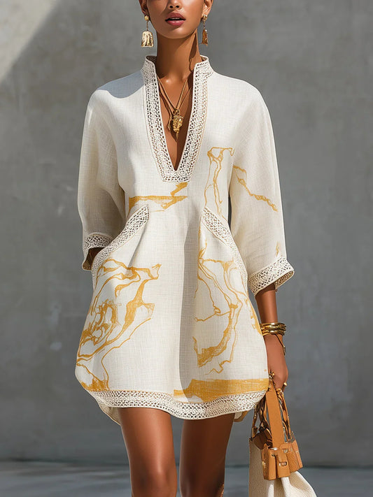 Renata - Vestido corto de encaje con estampado dorado y escote pronunciado en V