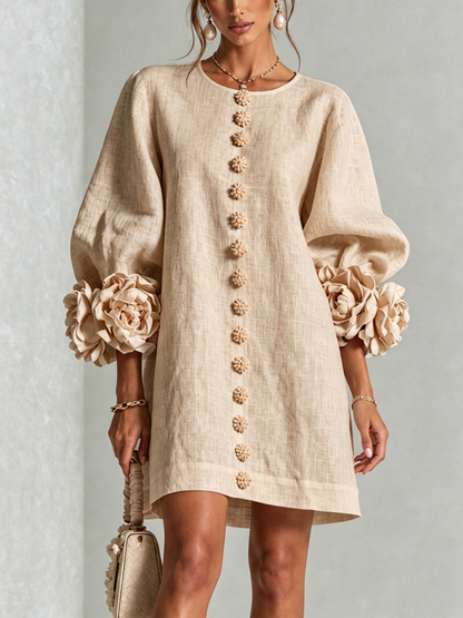 Vestido mini blanco con botones florales y mangas florales llamativas