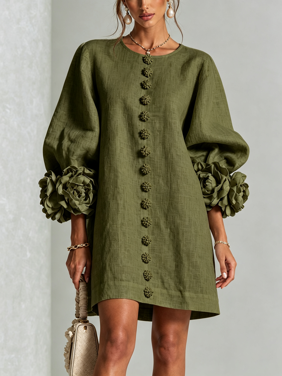 Vestido mini camisero floral verde oliva con puños florales llamativos