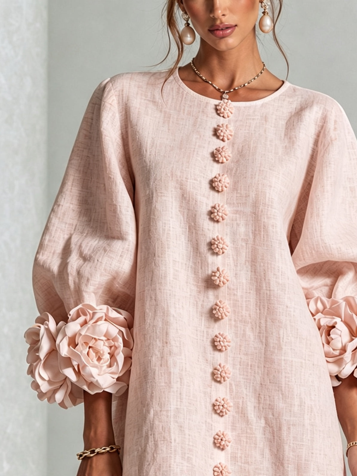 Vestido mini floral rosa con botones y mangas florales llamativas