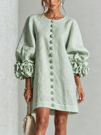 Vestido mini blanco con botones florales y mangas florales llamativas