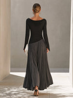 Martina | Vestido Maxi Plisado Bicolor Negro y Gris con Escote Drapeado
