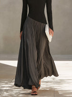 Martina | Vestido Maxi Plisado Bicolor Negro y Gris con Escote Drapeado