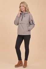 REGINA/ Chaqueta impermeable con capucha DWR™ de corte holgado clásico