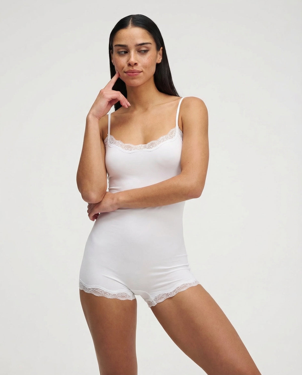 MIREYA - Mono Pijama Corto con Encaje