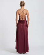 MUSE GOWN - Vestido Maxi Satinado con Espalda Cruzada y Abertura