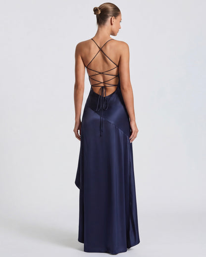 MUSE GOWN - Vestido Maxi Satinado con Espalda Cruzada y Abertura
