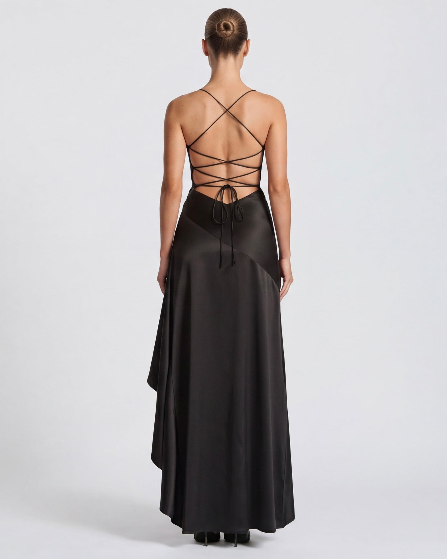 MUSE GOWN - Vestido Maxi Satinado con Espalda Cruzada y Abertura