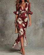 Celestina | Elegante Vestido Largo de Satén Verde con Estampado Floral, Mangas Acampanadas con Volantes, Escote en V y Bajo Asimétrico