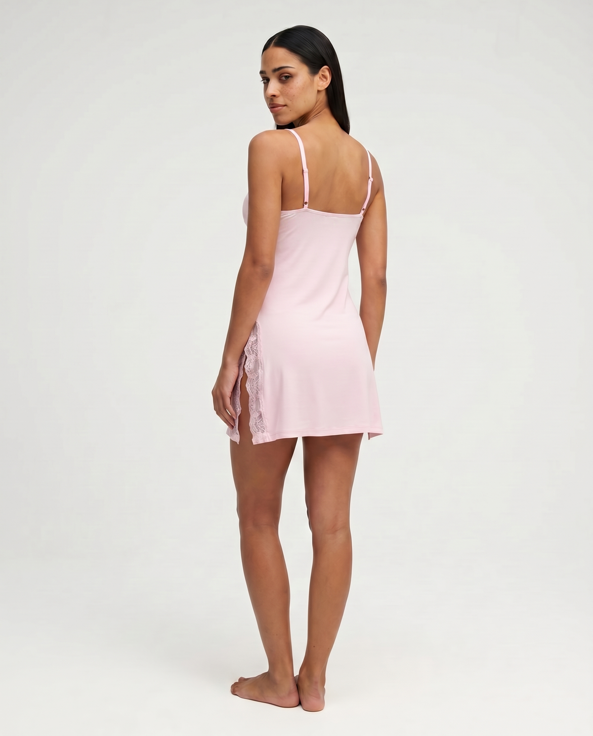 LUCÍA - Camisón de Encaje con Abertura Lateral
