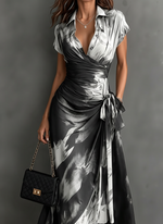 Carlotta | Vestido Midi Cruzado con Estampado Abstracto, Blanco y Negro