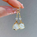 Pendientes Colgantes Elegantes con Ópalo Blanco