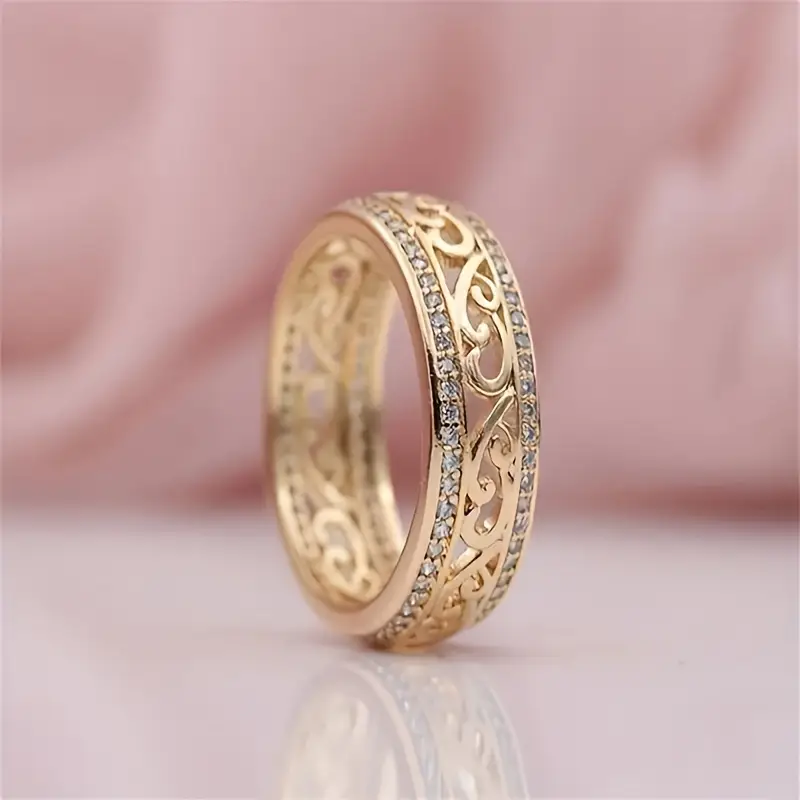 Anillo dorado  hueco brillante