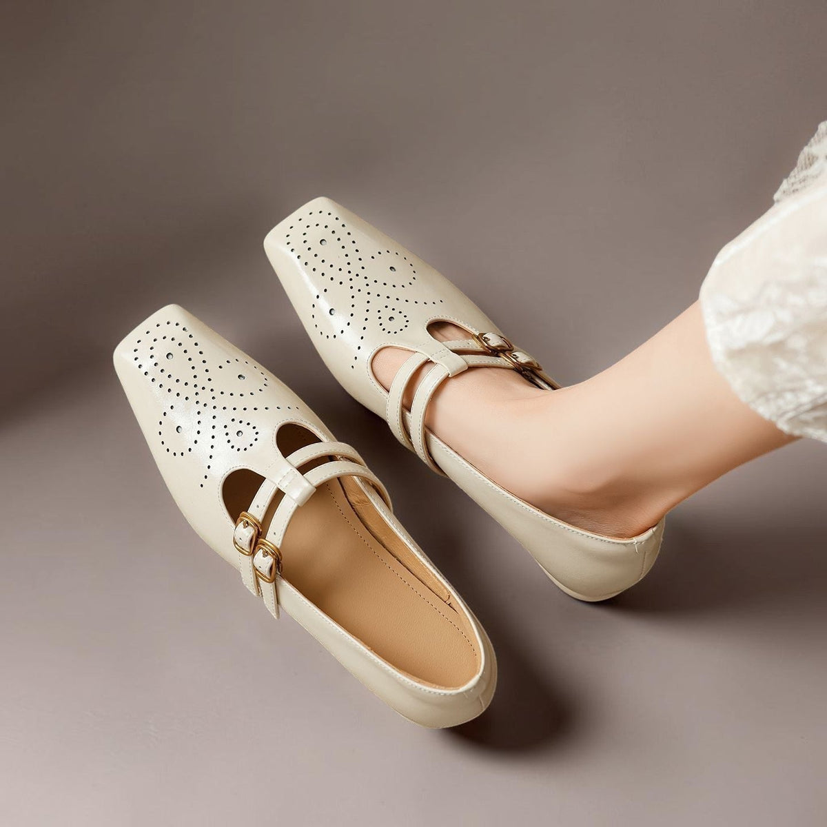 Marisol | Zapato Mary Jane de Doble Tira con Detalle Brogue